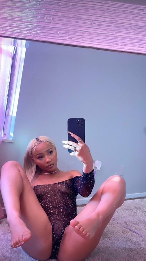 HMU 4 fun & naughty stuffs HMU Snapchat: Erica_995 Telegram: Erica5770