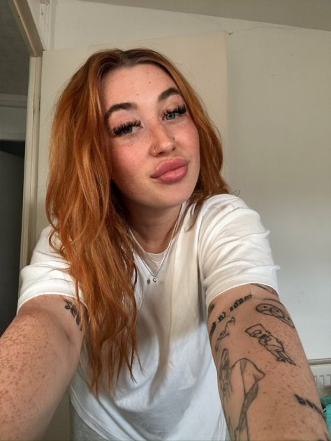 Available for FaceTime show 💯 sell hot pics and naughty videos ❤both
