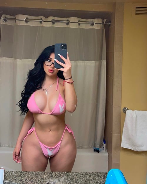 I’m available to hookup and fuck text me at 5307460855 and add me on Snapchat at dorrian_hubs
