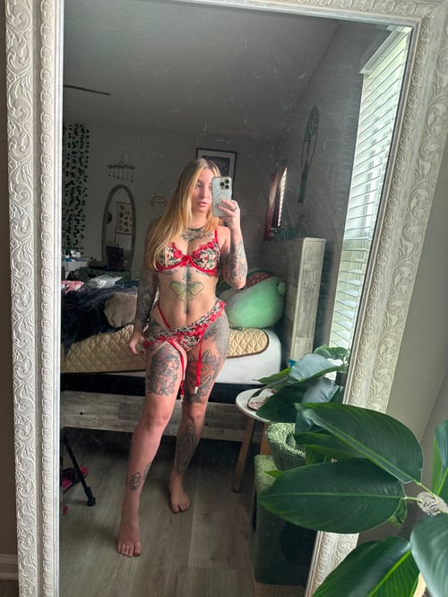 HOOK UP AVAILABLE ❤️💝💘💖