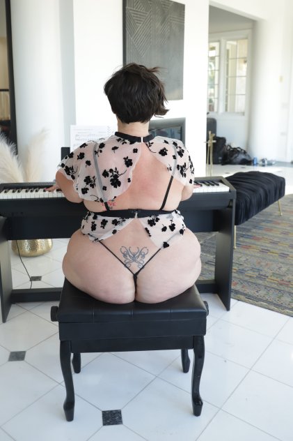 BBW PORN STAR Available NOW