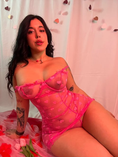 AVAILABLE FOR HOOKUP ANYTHING FUN? HMU (