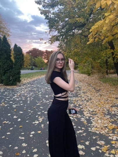 Discreet sex with Caucasian sexy girl