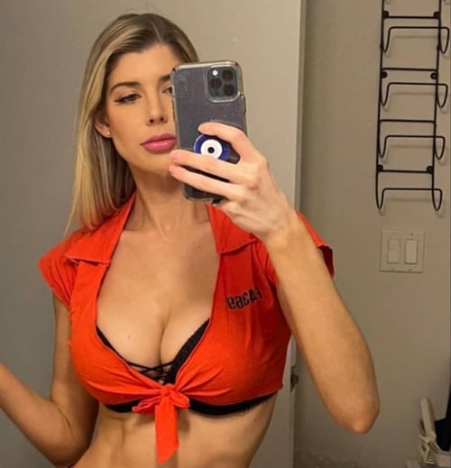 AVAILABLE FOR HOOK UP👅🍑🍆💦💦