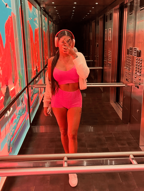 AVAILABLE FOR BODY MASSAGE SESSION WITH HAPPY ENDING๐๐