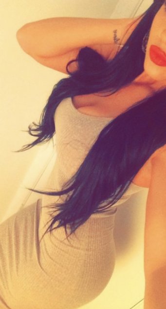 SEXY FUN & FIT BRUNETTE