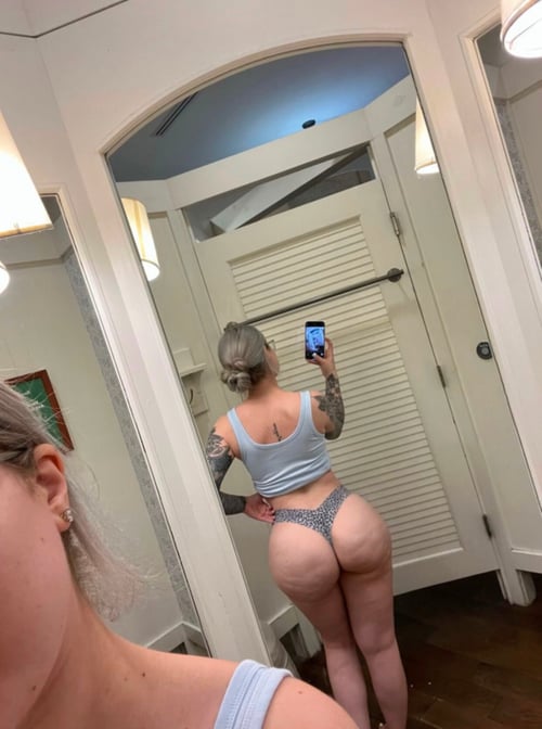 WHO NEEDS 😉 A BIG 🥶 ASS ? HMU 🤙 LETS MEETUP 😈🍑🍆💦❤️