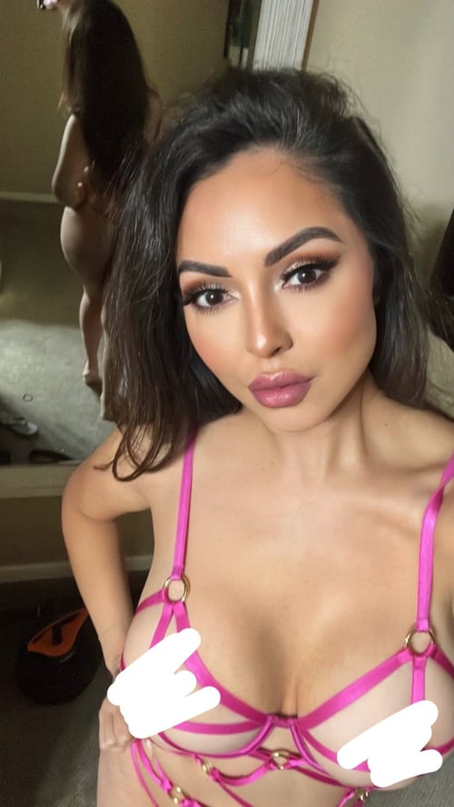 “Let me spice up your night, MATURE LATINA BEAUTY!!”
