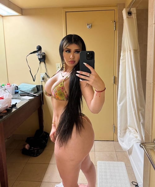 Escort Available for Hookup Service