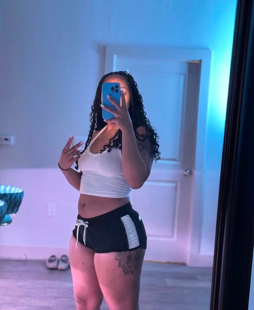 I’m available now🥵👅