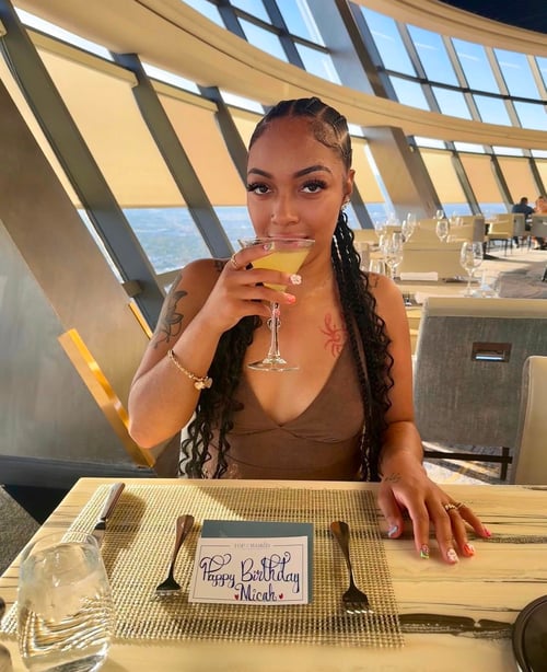 I’m available now🥵👅