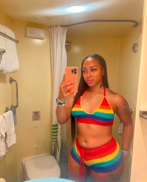 I’m available now 🥵👅
