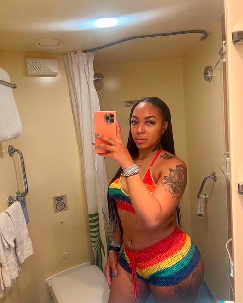 I’m available now 🥵👅