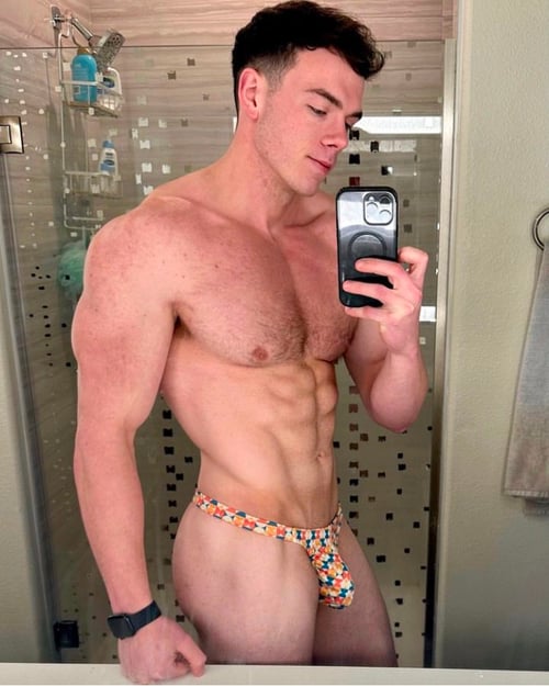 Enjoy sexual satisfaction with an experienced Male Escort
