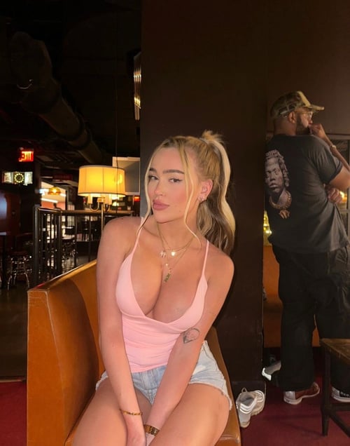 Sweet 🍑🍯 Hot & Sexy, Clean & soft Pussy. I’m available for both Incall and outcall