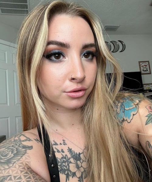 HOOK UP AVAILABLE 💕❤️🥰