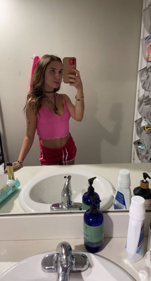 HMU for hookup and my nudes ,Am ready to help you get wet and ride your cock +1 (270) 906-0907