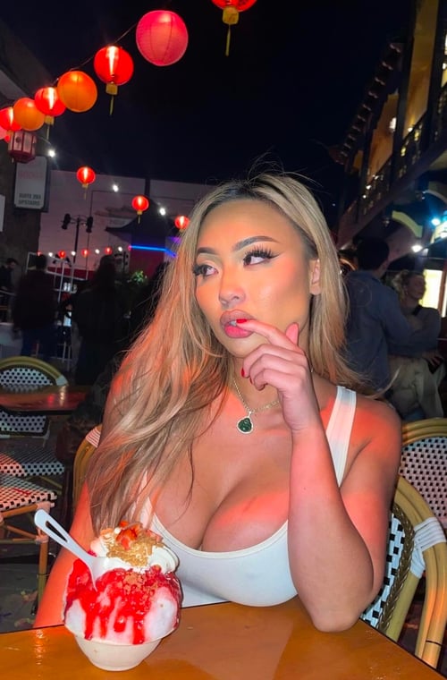 You need to taste this honey comb daddy 🥺🍆🍑