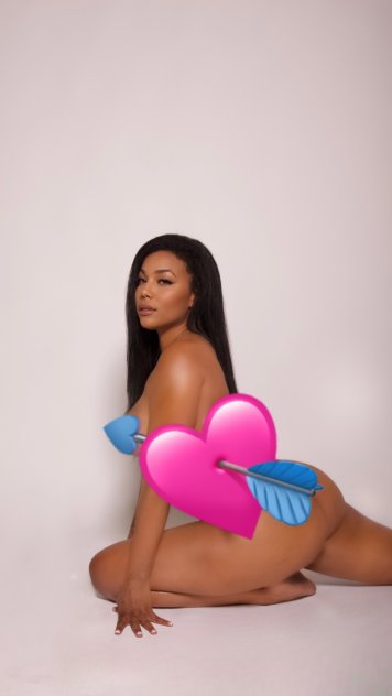 NEW IN TOWN💕Filipina Bombshell Avail Now!