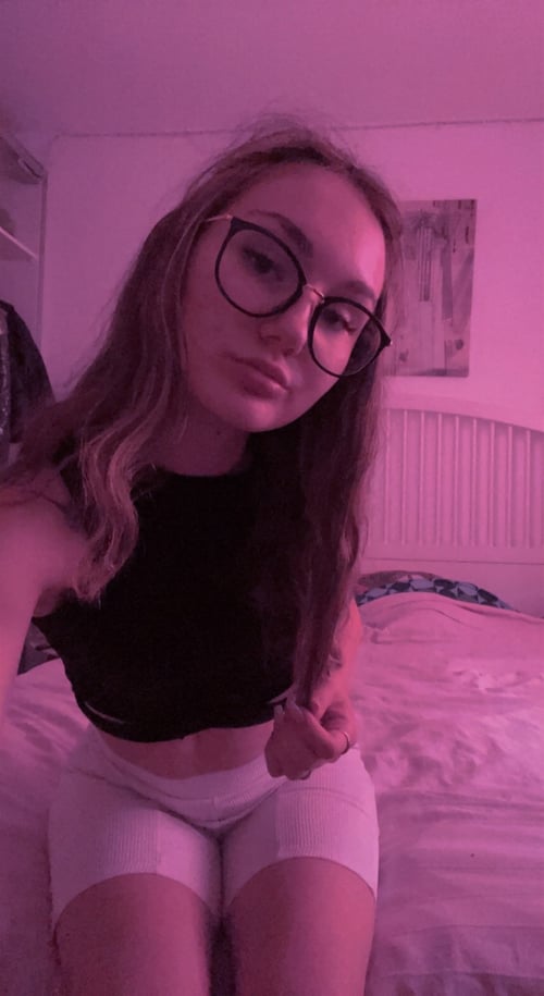 Discreet sex with Caucasian sexy girl