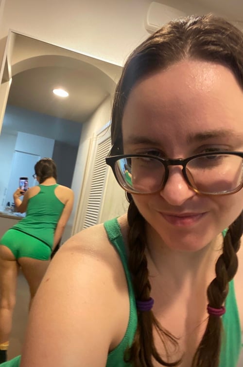 AVAILABLE FOR HOOK UP👅🍑🍆💦💦