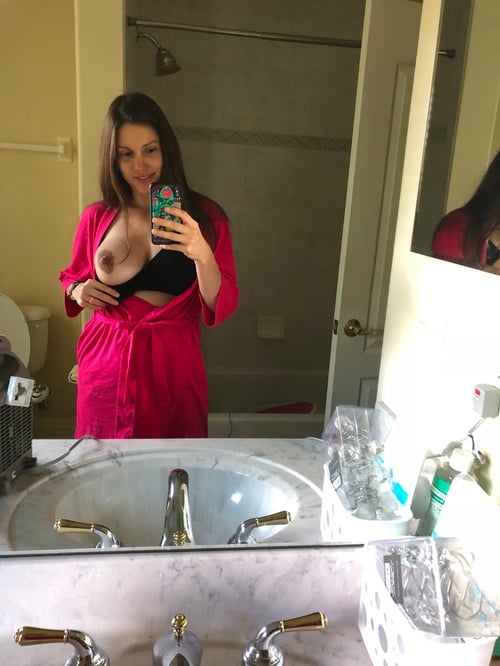 I’m available for hookup🍑💦🍆hit me up cell (279) 249-9099 Snapchat: Rebeccahanna4