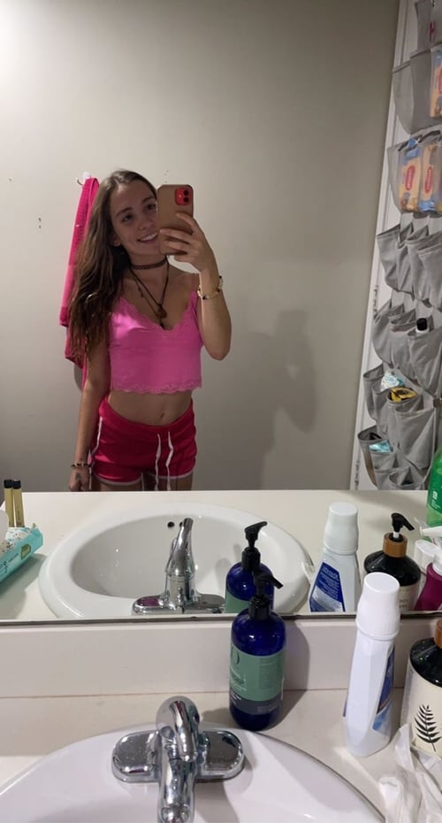 HMU for hookup and my nudes ,Am ready to help you get wet and ride your cock +1 (270) 906-0907