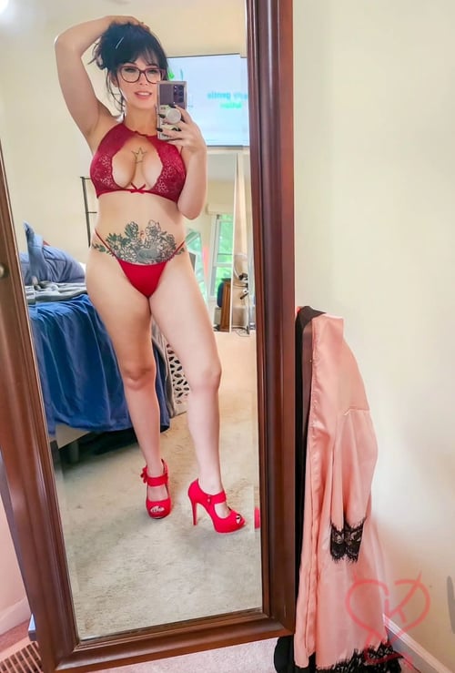 Hi, I'm sexy a mature woman, delicate passionate,very tasty, available