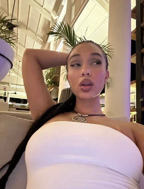 I am always in a cheerful mood and always creamy don’t hesitate to text me🥰🥰
