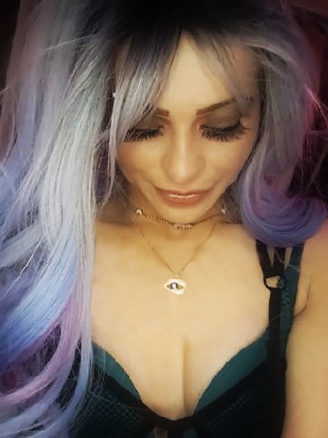 Awesome Bond Babe! Wet and waiting for you Right Now! Guaranteed Real!