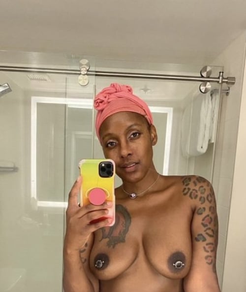 Available for MEET UP , FACETIME/DUO SHOW. I sell videos content.