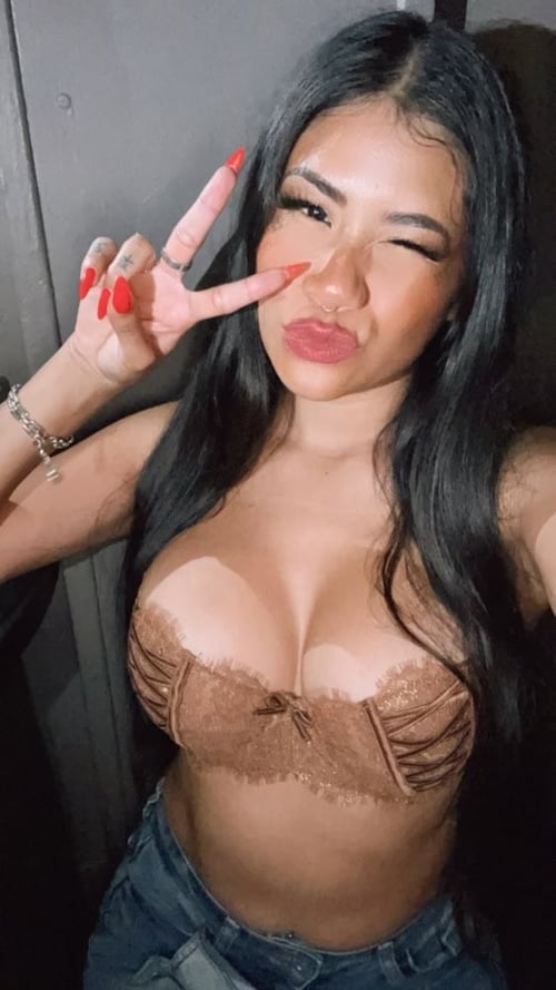 AVAILABLE FOR BODY MASSAGE SESSION WITH HAPPY ENDING😉😘