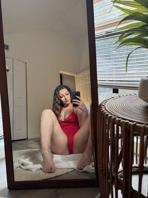 Hey hit me on 213 828 0535 🍑🍯 Hot & Sexy, Clean & soft Pussy.Now i'm available for incall outcall.