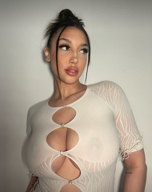 Do you seek a remarkable, drama-free, erotic getaway from a legit escort? 🍆💦