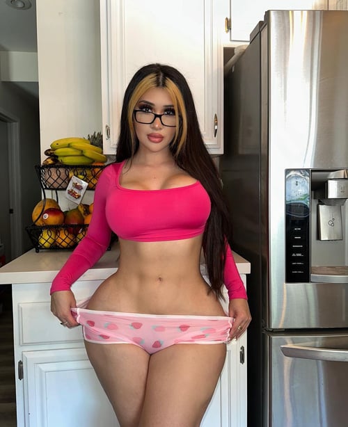 I’m available to hookup and fuck text me at 6592828025 and add me on Snapchat at dorrian_hubs