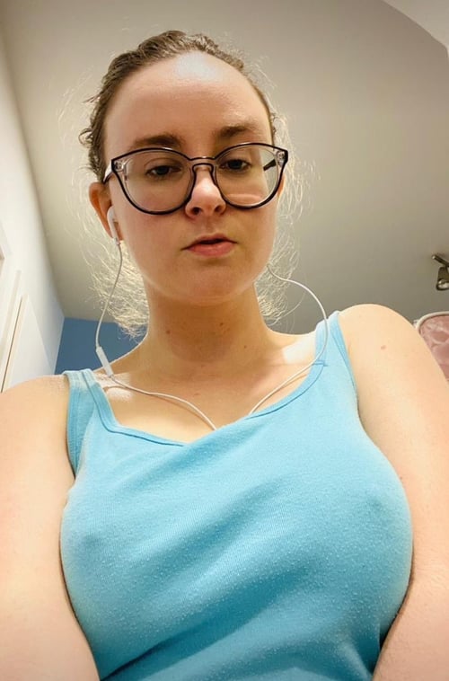 AVAILABLE FOR HOOK UP👅🍑🍆💦💦