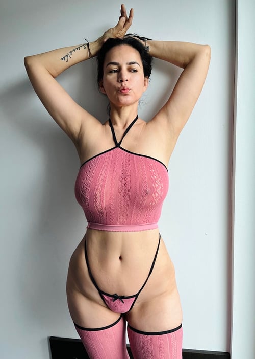 Are you stressed and need Some hot reliever? I’m a horny mature woman