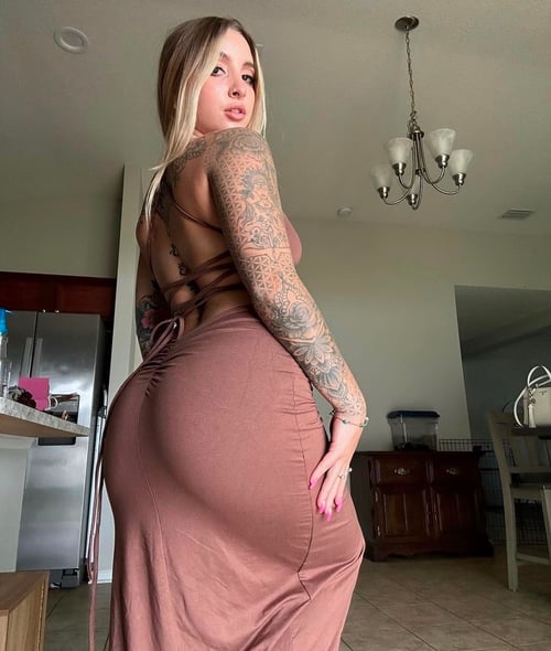HOOK UP AVAILABLE 💕👅❤️