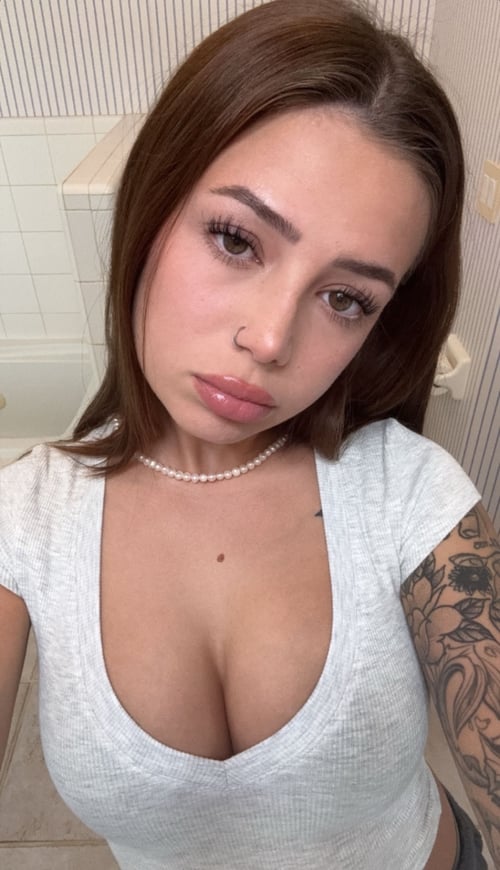 I’m available sweetie 🤨💘. I'm free for both Incall and outcall 🫶
