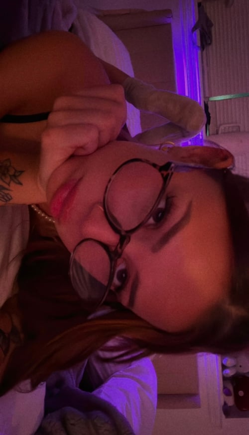 I’m available sweetie 💧🫣. I’m free for both incall and outcall