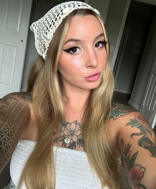 HOOK UP AVAILABLE 🥰😘❤️👅