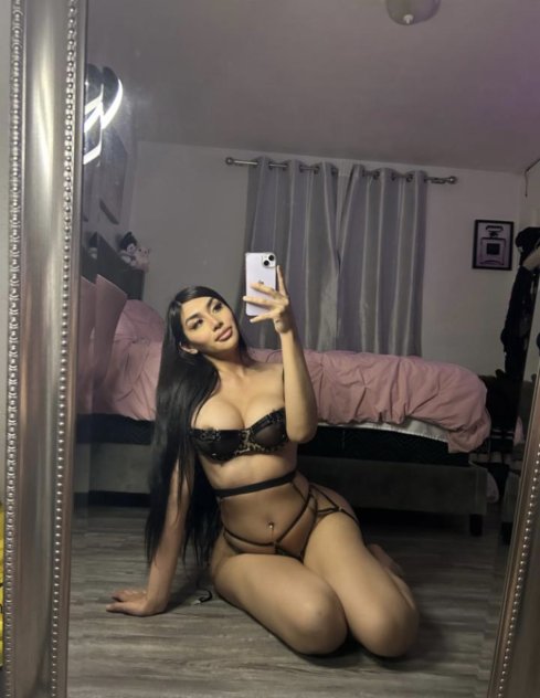 I am Colombian and I only accept cash you can I’m available 24/7 Don’t