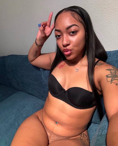 I’m available for fun🔞, hookup and massage 👅100% legit HMU: Snap: aiteaiye