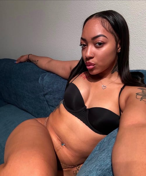 I’m available for fun🔞, hookup and massage 👅100% legit HMU: Snap: aiteaiye