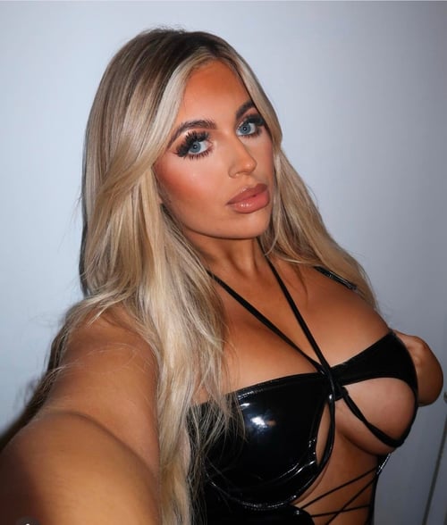 Hey 🍑🍯 Hot & Sexy, Clean & soft Pussy. I’m available for both Incall and outcall