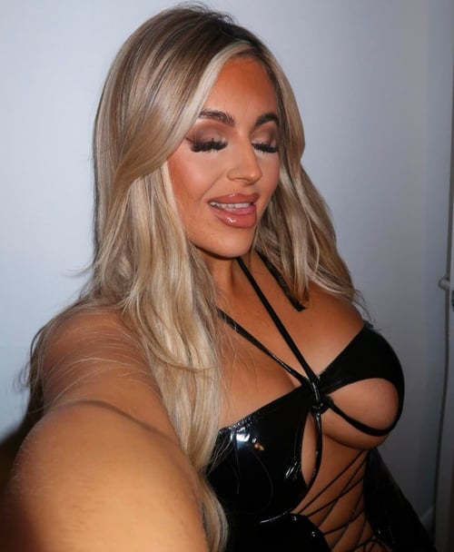 Hey 🍑🍯 Hot & Sexy, Clean & soft Pussy. I’m available for both Incall and outcall