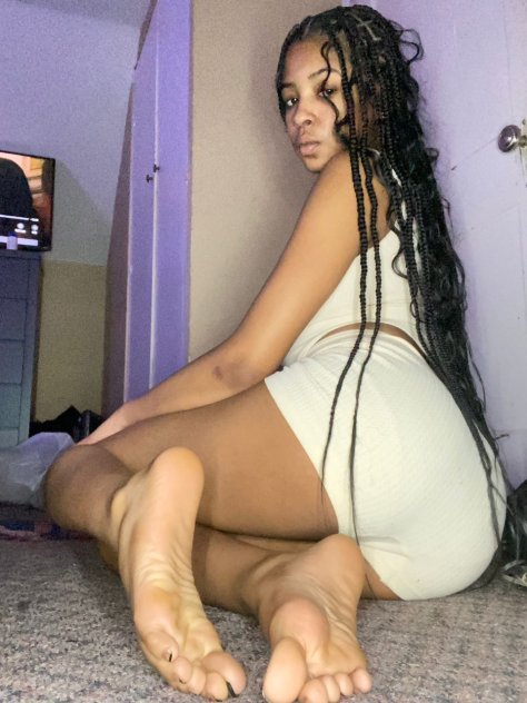 I am available. MASSAGE or SEX service and videos content 🍆👅