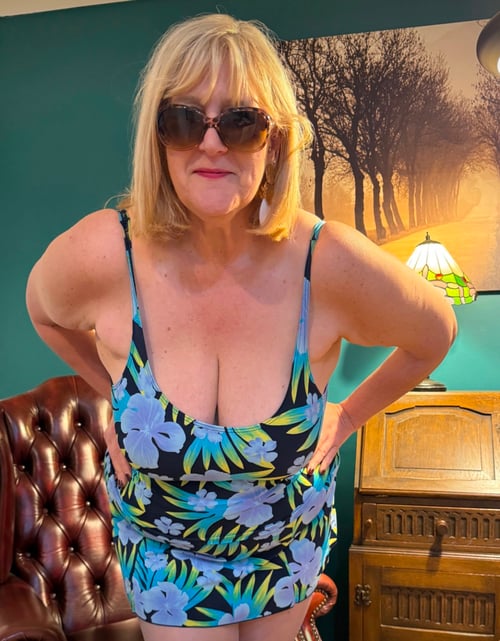 52, OLD WOMAN AVAILABLE TO MEET UP
