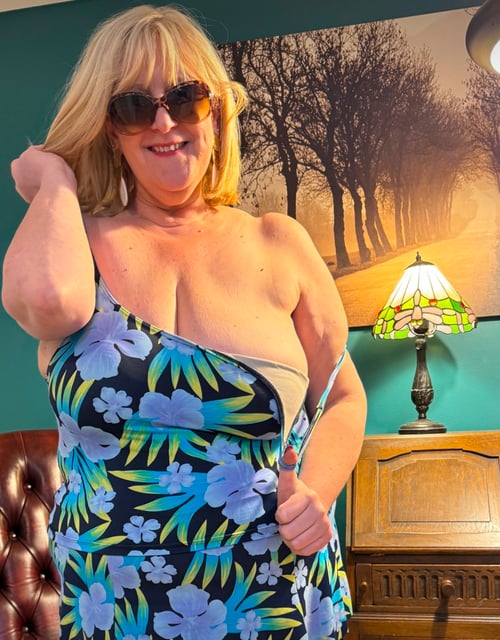 52, OLD WOMAN AVAILABLE TO MEET UP