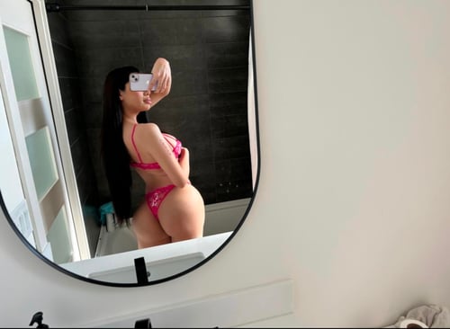 I am Colombian and I only accept cash you can I’m available 24/7 Don’t waste your time looking for o